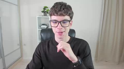 Snapshot of calvin_loves_you chatting on February 2025 07:13:01 PM Hey I am Calvin online show from February 2025 07:13:01 PM