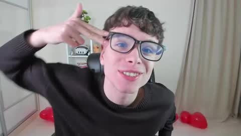 Snapshot of calvin_loves_you chatting on February 2025 07:06:01 PM Hey I am Calvin online show from February 2025 07:06:01 PM
