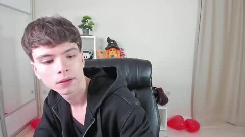Snapshot of calvin_loves_you chatting on February 2025 07:05:02 PM Hey I am Calvin online show from February 2025 07:05:02 PM