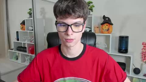 Snapshot of calvin_loves_you chatting on February 2025 07:10:01 PM Hey I am Calvin online show from February 2025 07:10:01 PM