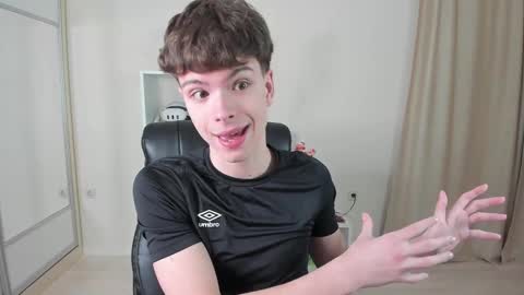 Snapshot of calvin_loves_you chatting on February 2025 07:14:02 PM Hey I am Calvin online show from February 2025 07:14:02 PM