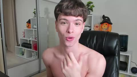 Snapshot of calvin_loves_you chatting on February 2025 10:09:02 PM Hey I am Calvin online show from February 2025 10:09:02 PM