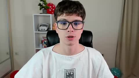 Snapshot of calvin_loves_you chatting on March 2025 07:05:02 PM Hey I am Calvin online show from March 2025 07:05:02 PM