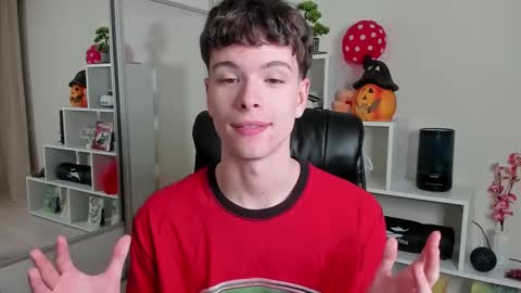 Snapshot of calvin_loves_you chatting on March 2025 07:06:01 PM Hey I am Calvin online show from March 2025 07:06:01 PM