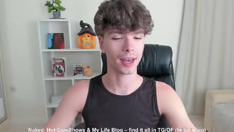 Snapshot of calvin_loves_you chatting on September 2025 06:07:01 PM Hey I am Calvin online show from September 2025 06:07:01 PM