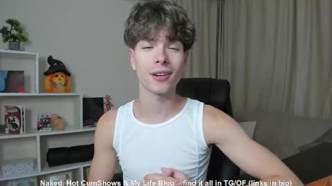 Snapshot of calvin_loves_you chatting on September 2025 09:14:02 PM Hey I am Calvin online show from September 2025 09:14:02 PM