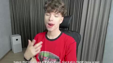 Snapshot of calvin_loves_you chatting on November 2025 02:16:01 PM Hey I am Calvin online show from November 2025 02:16:01 PM