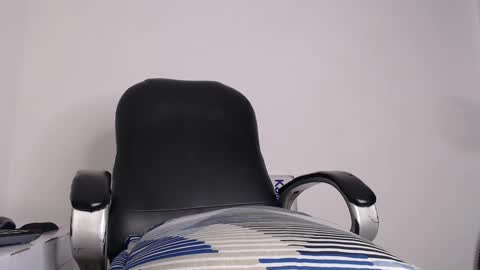 calvinhotlatino online show from December 2024 12:19:01 AM