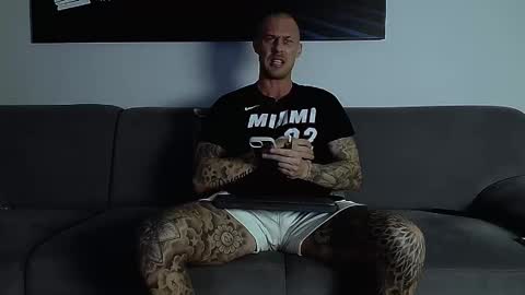 Calvin  online show from October 2025 08:08:02 PM