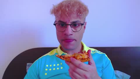 Snapshot of calvinjohnlad chatting on January 2025 12:41:02 PM Calvinjohnlad online show from January 2025 12:41:02 PM