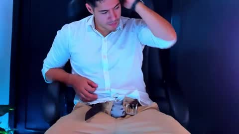 Snapshot of camara110 chatting on December 2024 09:27:01 PM camara110 online show from December 2024 09:27:01 PM