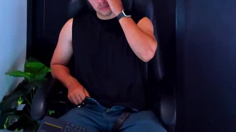 Snapshot of camara110 chatting on December 2024 03:27:02 AM camara110 online show from December 2024 03:27:02 AM