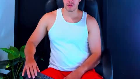 Snapshot of camara110 chatting on January 2025 07:29:02 PM camara110 online show from January 2025 07:29:02 PM