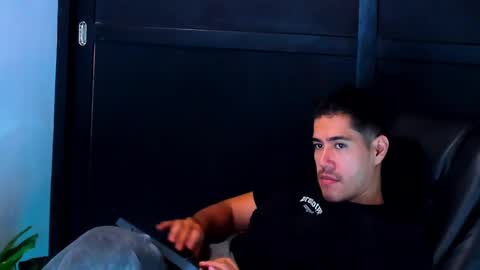 Snapshot of camara110 chatting on January 2025 10:27:02 AM camara110 online show from January 2025 10:27:02 AM