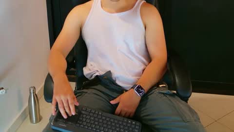 Snapshot of camara110 chatting on January 2025 12:52:02 AM camara110 online show from January 2025 12:52:02 AM