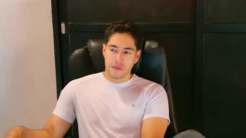 Snapshot of camara110 chatting on January 2025 03:19:02 AM camara110 online show from January 2025 03:19:02 AM