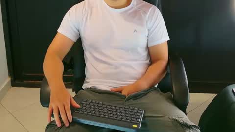 Snapshot of camara110 chatting on January 2025 05:37:02 PM camara110 online show from January 2025 05:37:02 PM