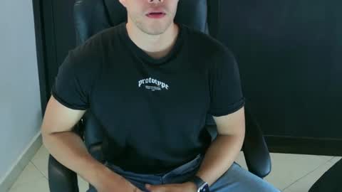 Snapshot of camara110 chatting on January 2025 07:53:02 PM camara110 online show from January 2025 07:53:02 PM