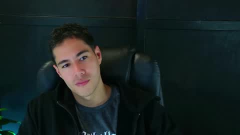 Snapshot of camara110 chatting on February 2025 11:47:02 PM camara110 online show from February 2025 11:47:02 PM