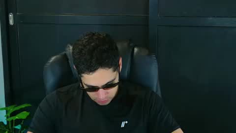 Snapshot of camara110 chatting on February 2025 06:43:02 PM camara110 online show from February 2025 06:43:02 PM