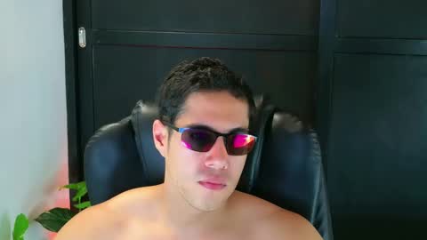 Snapshot of camara110 chatting on February 2025 08:04:02 PM camara110 online show from February 2025 08:04:02 PM