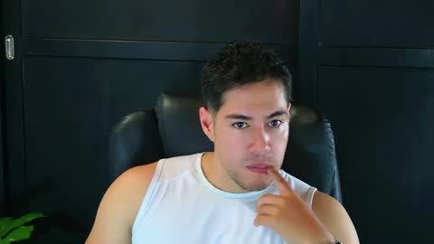 Snapshot of camara110 chatting on March 2025 06:16:01 PM camara110 online show from March 2025 06:16:01 PM