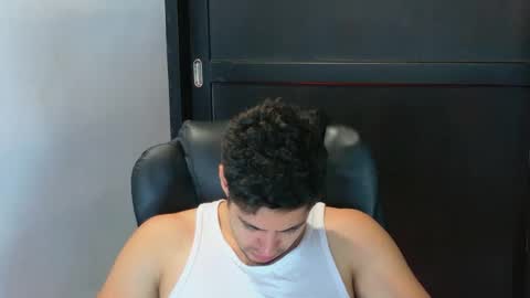 Snapshot of camara110 chatting on October 2025 12:30:02 AM camara110 online show from October 2025 12:30:02 AM