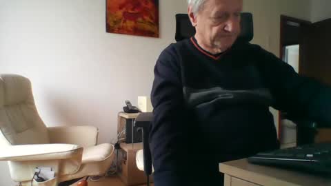 Snapshot of camcologne chatting on January 2025 12:09:01 PM camcologne online show from January 2025 12:09:01 PM
