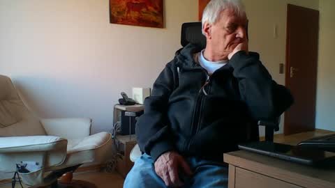 Snapshot of camcologne chatting on April 2026 08:04:01 AM camcologne online show from April 2026 08:04:01 AM