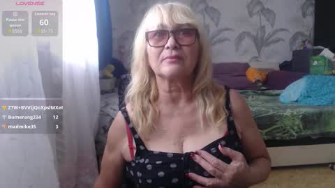 CamDiva1 online show from November 2025 06:49:01 AM