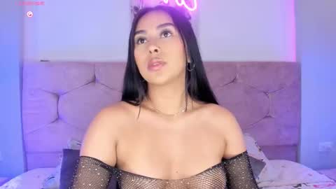 Snapshot of cameliaa_smiith chatting on December 2024 04:31:02 AM Camelia Smith online show from December 2024 04:31:02 AM