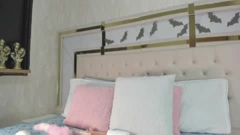 cameron_hearts online show from October 2025 11:44:02 AM