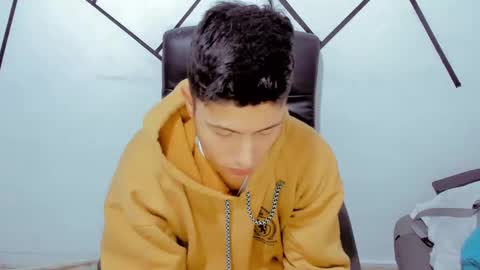 Snapshot of cameron_re chatting on February 2025 06:15:01 AM cameron_re online show from February 2025 06:15:01 AM