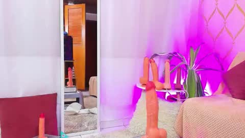 Camila online show from September 2025 05:44:01 AM