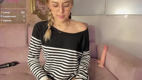 Snapshot of cami_hunter chatting on December 2024 05:15:02 PM online show from December 2024 05:15:02 PM