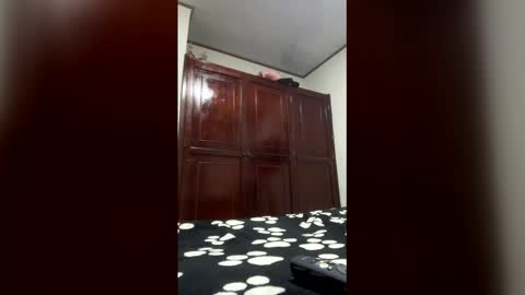 Snapshot of cami_hunter chatting on January 2026 06:29:01 AM online show from January 2026 06:29:01 AM