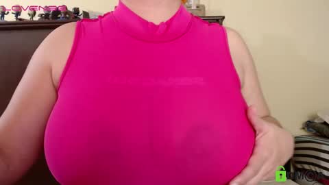 Snapshot of camiilahotxxx chatting on December 2024 02:57:01 PM Camila online show from December 2024 02:57:01 PM