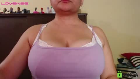 Snapshot of camiilahotxxx chatting on December 2024 09:04:02 PM Camila online show from December 2024 09:04:02 PM