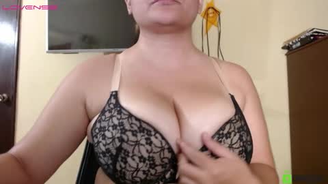 Snapshot of camiilahotxxx chatting on February 2025 04:11:02 PM Camila online show from February 2025 04:11:02 PM