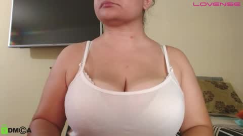 Snapshot of camiilahotxxx chatting on September 2025 12:44:02 AM Camila online show from September 2025 12:44:02 AM