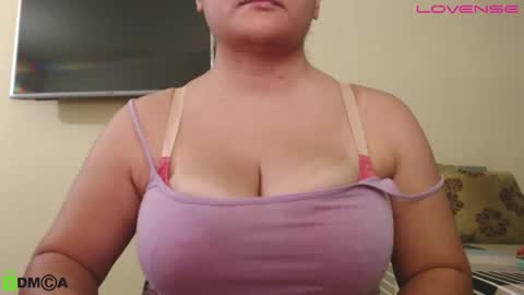 Snapshot of camiilahotxxx chatting on September 2025 04:09:02 PM Camila online show from September 2025 04:09:02 PM