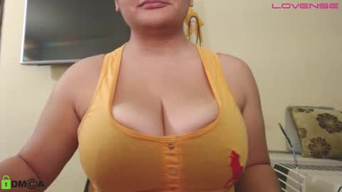 Snapshot of camiilahotxxx chatting on October 2025 04:37:01 PM Camila online show from October 2025 04:37:01 PM