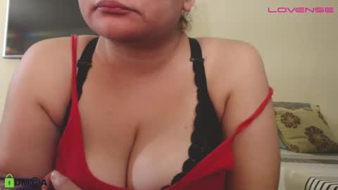 Snapshot of camiilahotxxx chatting on October 2025 02:40:01 PM Camila online show from October 2025 02:40:01 PM