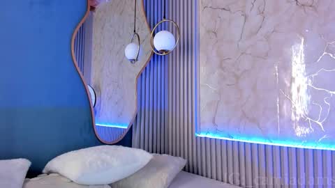 Cami online show from November 2025 11:43:01 AM