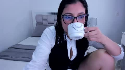 Camila buitrago online show from April 2026 10:47:02 PM