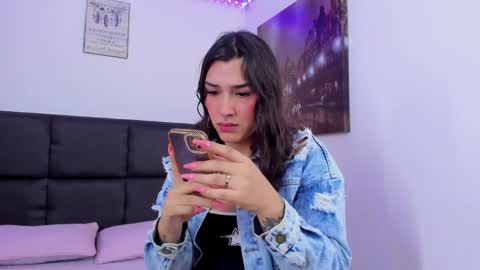 Snapshot of camila_coxx chatting on December 2024 04:52:01 AM s online show from December 2024 04:52:01 AM