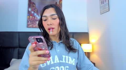 Snapshot of camila_coxx chatting on January 2025 07:22:01 AM s online show from January 2025 07:22:01 AM