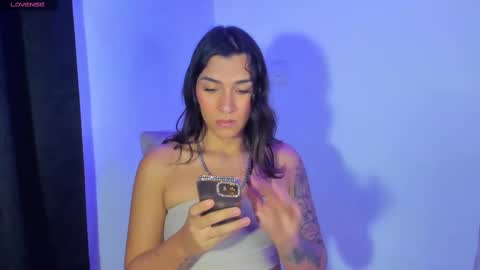 Snapshot of camila_coxx chatting on February 2025 05:30:01 AM s online show from February 2025 05:30:01 AM