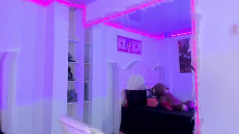 Snapshot of camila_coxx chatting on November 2025 06:58:02 AM s online show from November 2025 06:58:02 AM