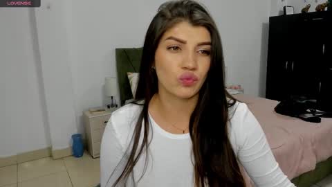 Snapshot of camila_tailor chatting on March 2025 08:00:02 PM Camila online show from March 2025 08:00:02 PM